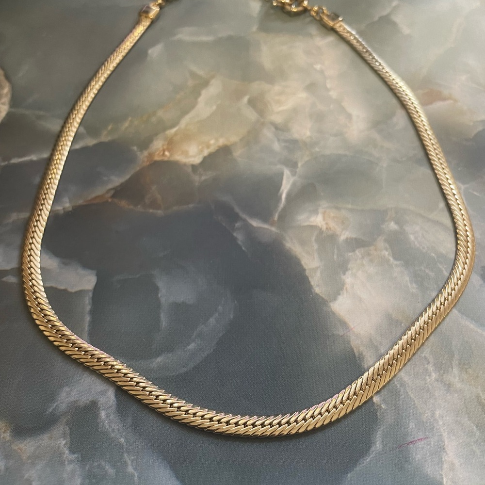 Elegant Gold Chain Necklace - Picture 2 of 3